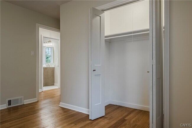 Building Photo - 8 Terrace Hill Dr