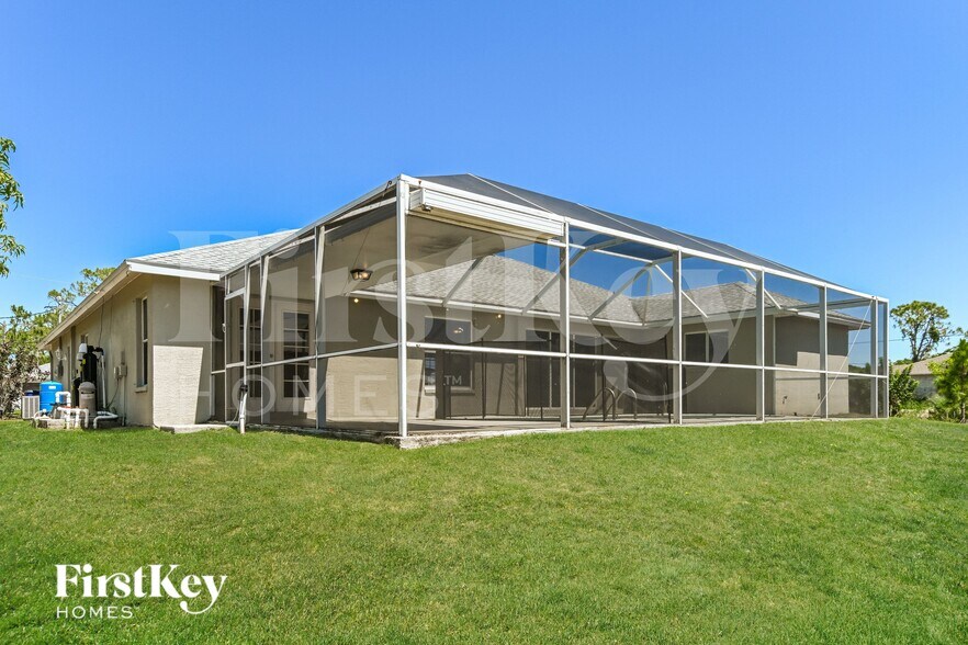 Building Photo - 2429 Mae Ave S