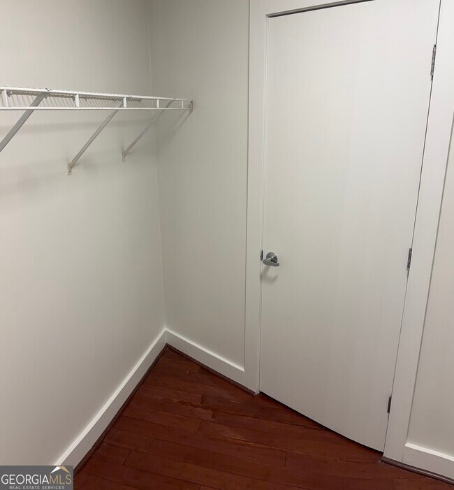 Building Photo - 204 Walker St SW