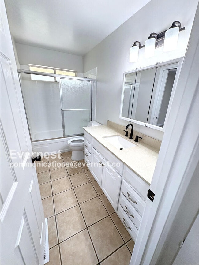 Building Photo - 4940 Poplar Terrace