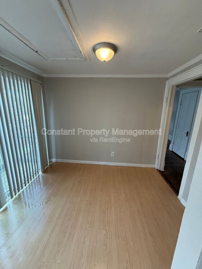 Building Photo - 1061 High St