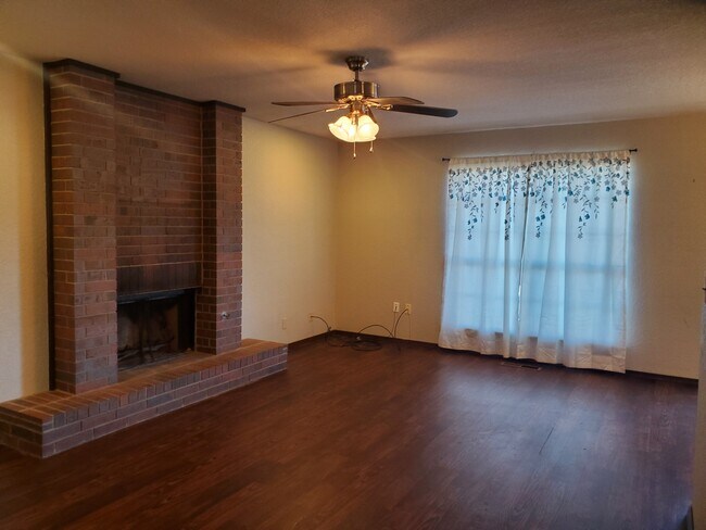 Building Photo - 4110 Bunker Hill St