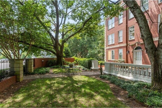 Building Photo - 2840 Peachtree Rd NW