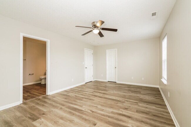 Building Photo - 524 Grassy Bend Dr