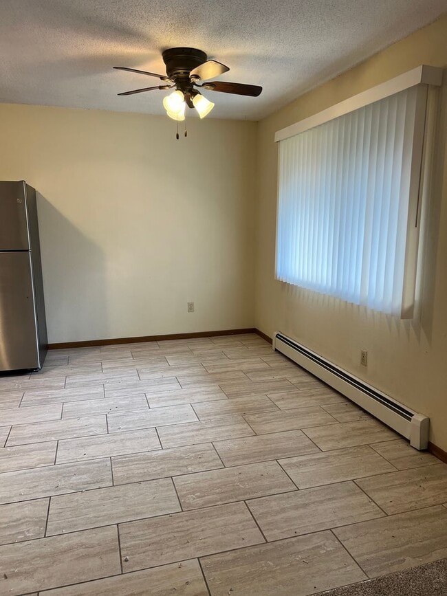 Building Photo - Tower Heights