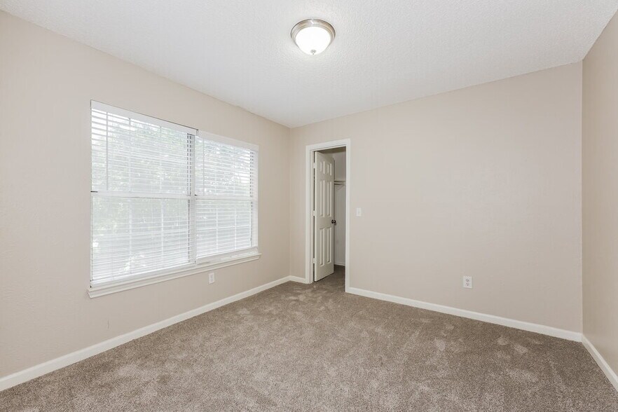 Building Photo - 4117 Mediterranean Dr