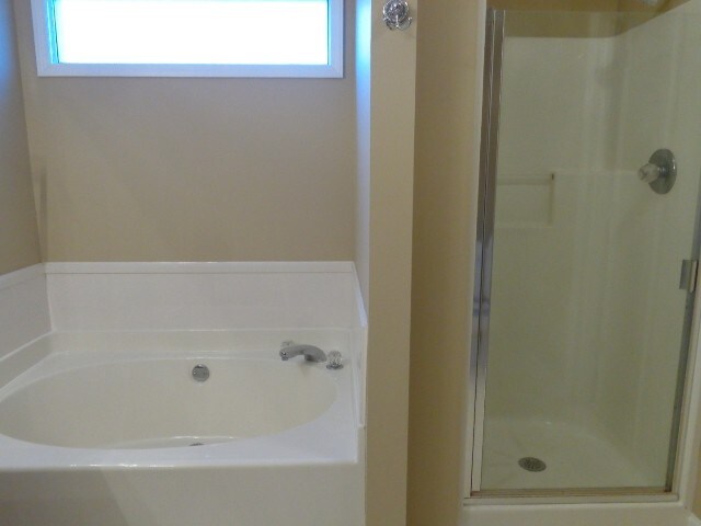 Building Photo - 2422 English Hill Dr