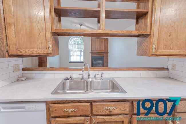 Building Photo - 2102 Briarcliff Dr