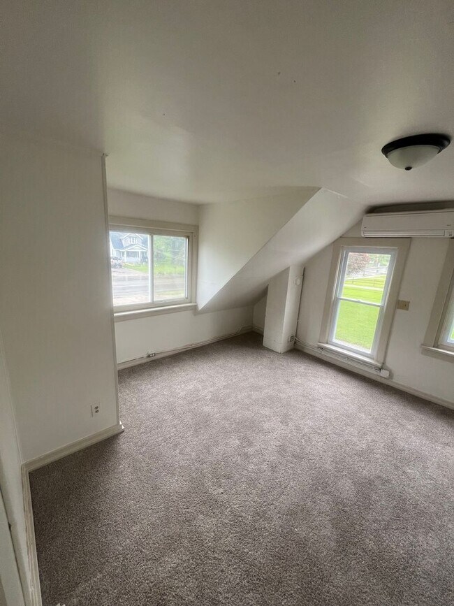 Building Photo - 2417 W Jolly Rd