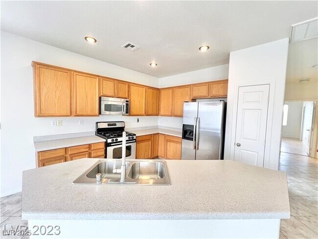 Building Photo - 9325 Hidden Harbor Ave