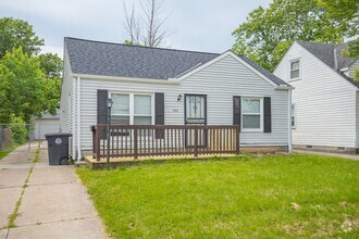 Building Photo - 3 Bedroom/1 bath Single House!!