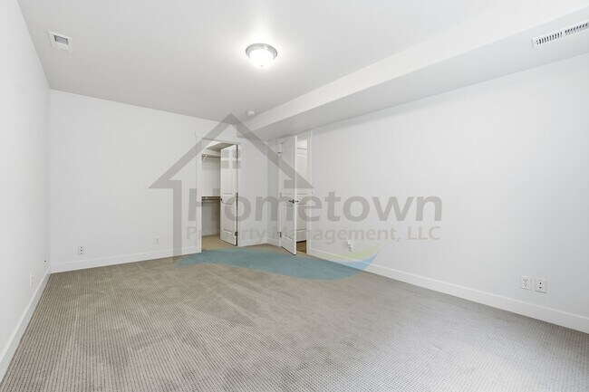 Building Photo - 5163 E Portside Ct