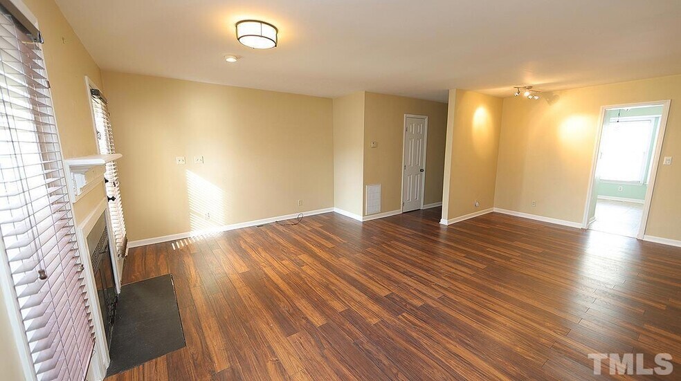 Living room - 5414 Sharpe Dr