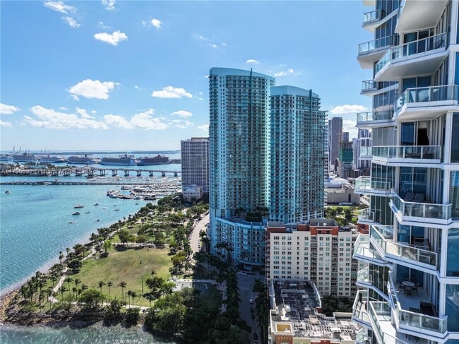 Building Photo - 2020 N Bayshore Dr