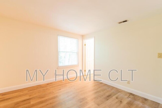 Building Photo - 7821 Cloughy Cir