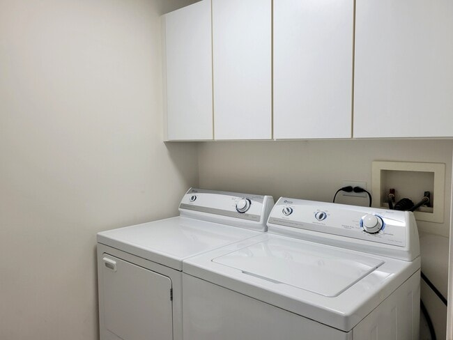 Building Photo - 3451 N Carriageway Dr
