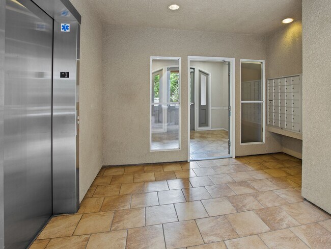 Building Photo - Trousdale Apartments