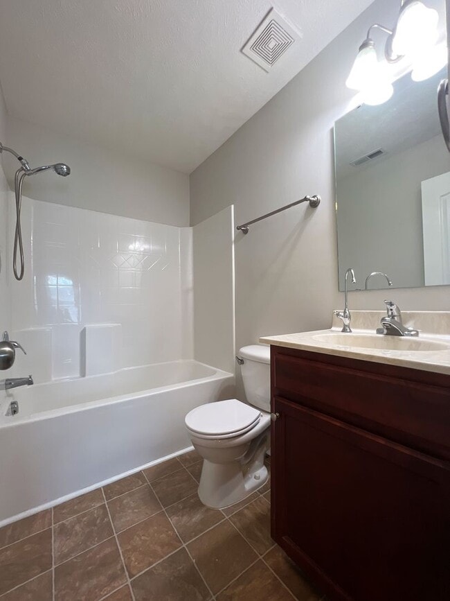 Building Photo - Country living in Grays Creek with proximi...