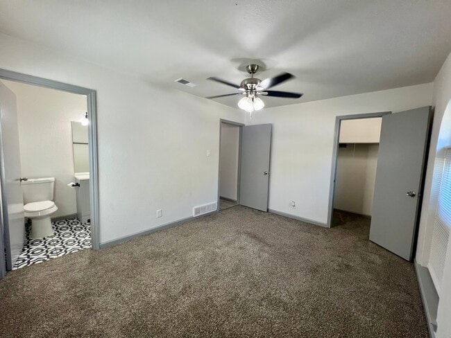 Building Photo - 6012 Highcrest Dr