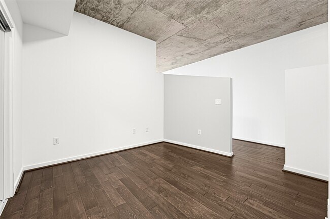 Building Photo - 5925 Almeda Rd