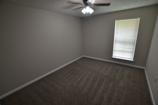 Building Photo - Zachary School District! 3 bedroom, 2 bath home in coveted Marita Terrace Subdivision