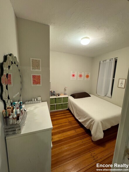 Building Photo - 220 Hanover St