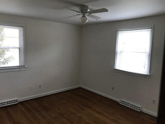 Building Photo - --  AVAILABLE IMMEDIATELY  -- 3 BR / 1 BA West End Home, Fenced in Backyard. Available Immediately!