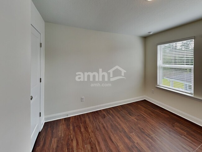 Building Photo - 347 Banyan Frst Dr