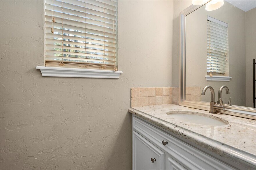 Building Photo - 16835 W Maglitto Cir