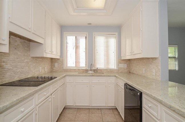 Building Photo - 130 Sugar Berry Cir