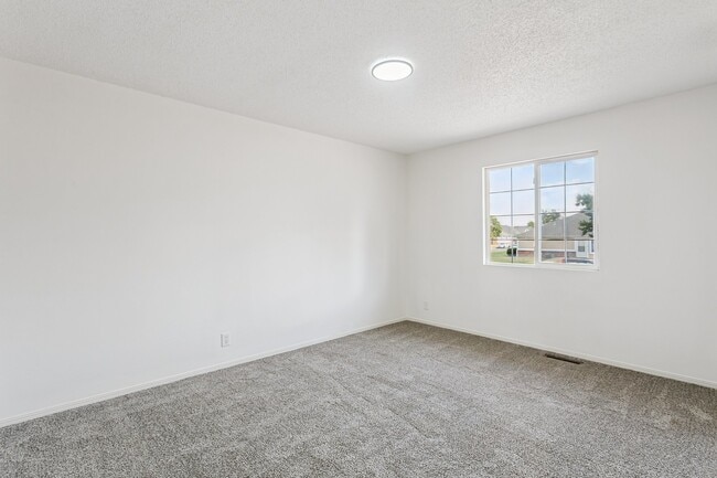 Building Photo - 4319 S Elizabeth Ave