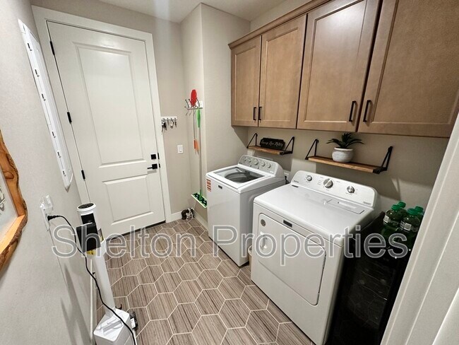 Building Photo - 11300 N Casa Dega Dr