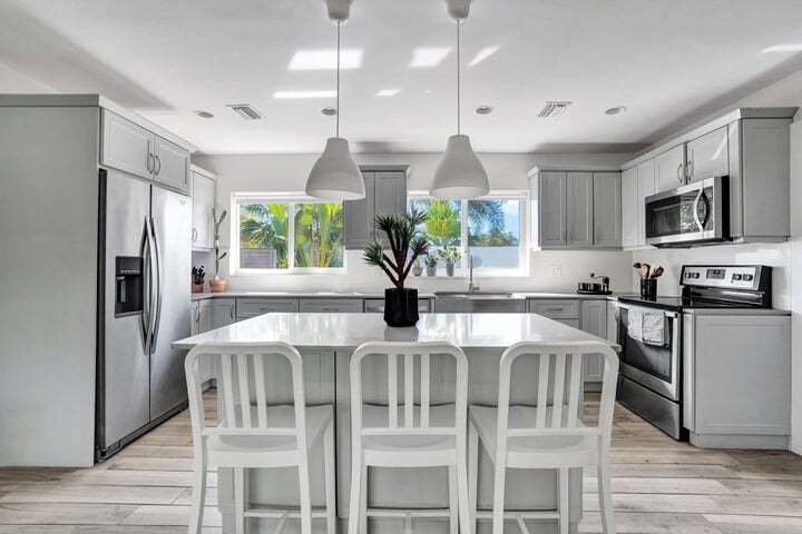 Building Photo - 1299 SW 9th St