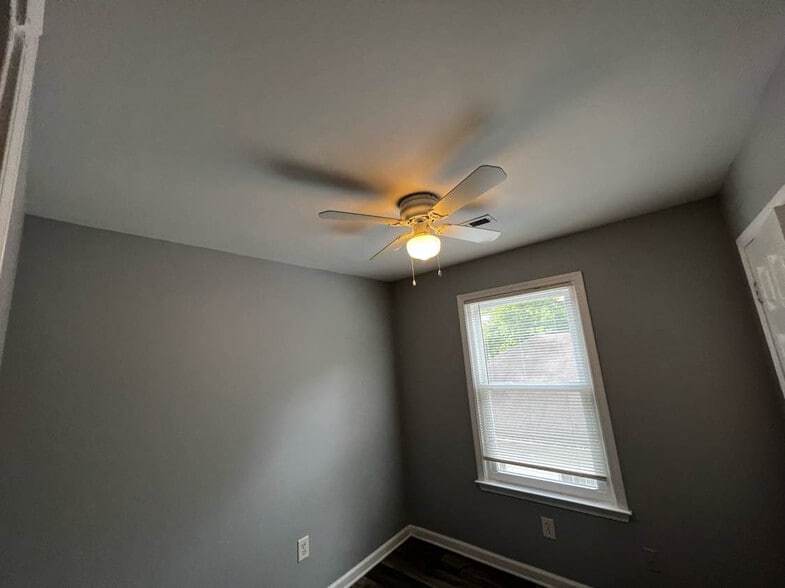 Building Photo - Room in Duplex on Jones Ave NW