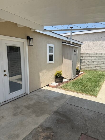 Building Photo - 3733 Rhodes Ln