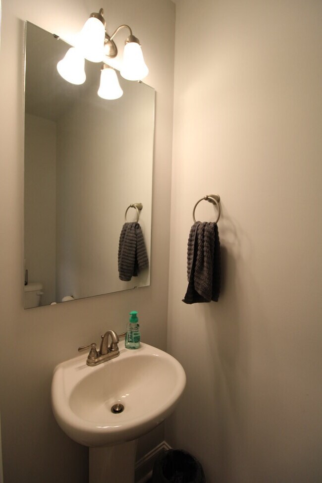 Building Photo - 445 Kittiwake Ln