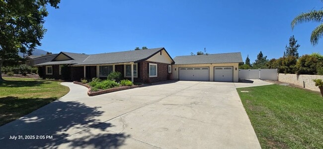 Building Photo - 3024 Sonrisa Dr