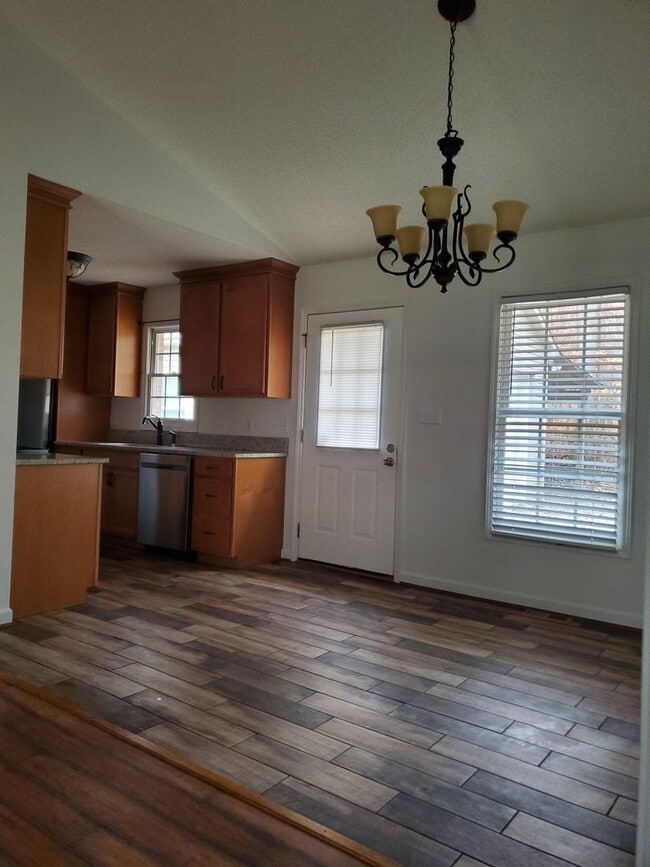 Building Photo - Ready to move in!