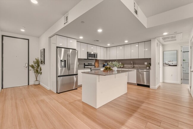 Building Photo - Sophia Hollywood - Off Market
