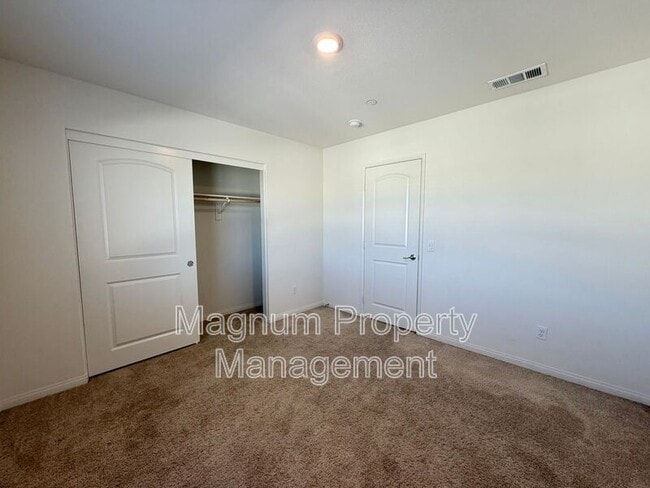 Building Photo - 26564 Rosebay Way