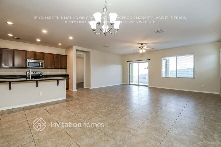 Building Photo - 4962 E Alamo St