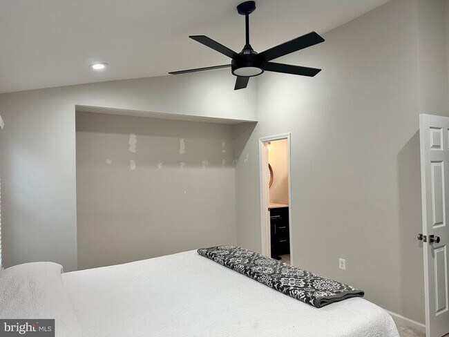 Building Photo - 5016 Lambsgate Ln