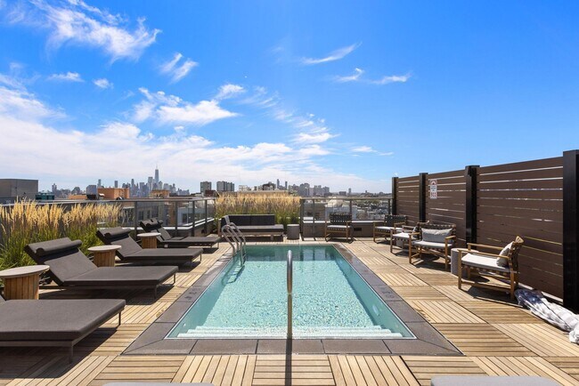 Building Photo - 1425 Hudson St