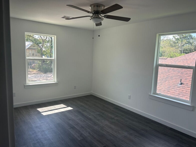 Building Photo - 8639 Peachtree St