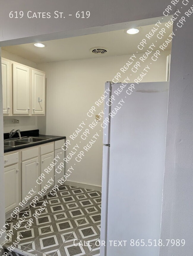 Building Photo - 619 Cates St