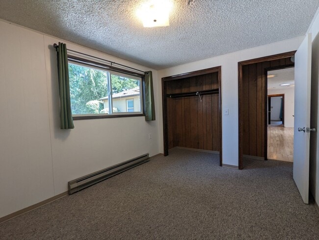 Building Photo - Nice 3-Bedroom, 1-Bath Duplex in Eugene!