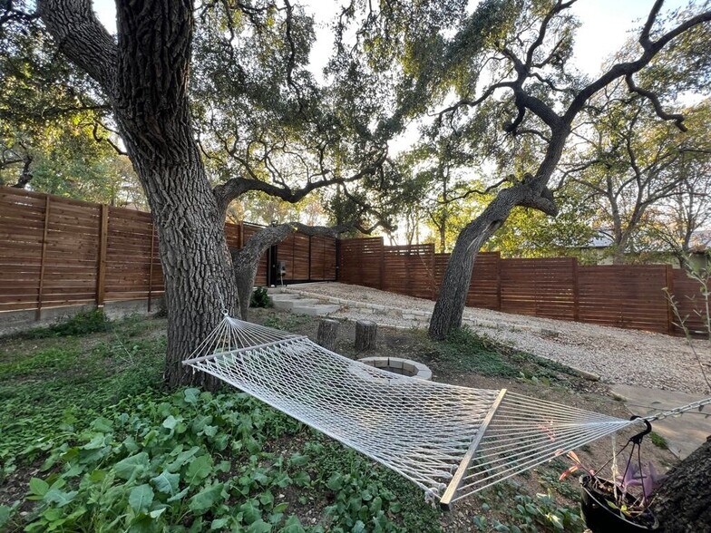 Building Photo - 211 Lessin Ln