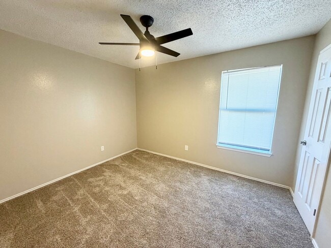 Building Photo - 3 Bedroom 2 Bath in Midway ISD