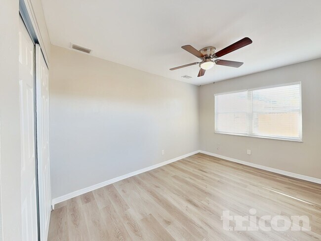 Building Photo - 1430 Thames Ln