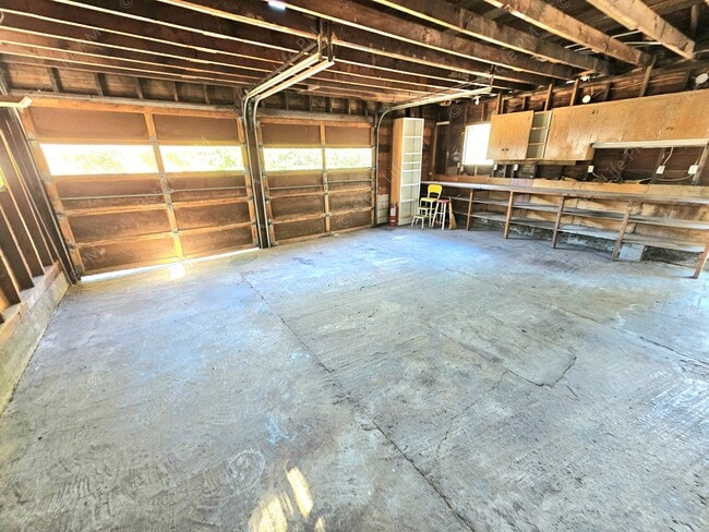 Building Photo - 2627 SE 115th Ave